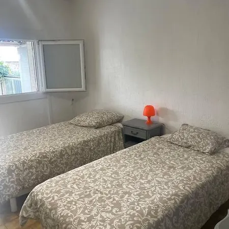 Maison 2 P- Lotissement Avec Piscine Villa *
